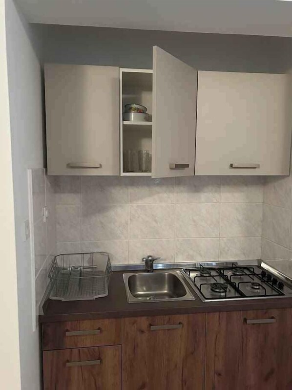 Fridge, stovetop, coffee/tea maker, cookware/dishes/utensils