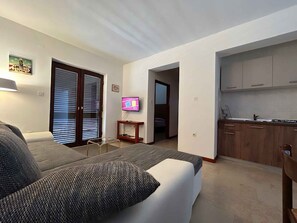 Interior - Holiday apartment with terrace overlooking the sea, air-conditioned, on the 1st floor (Klimno)