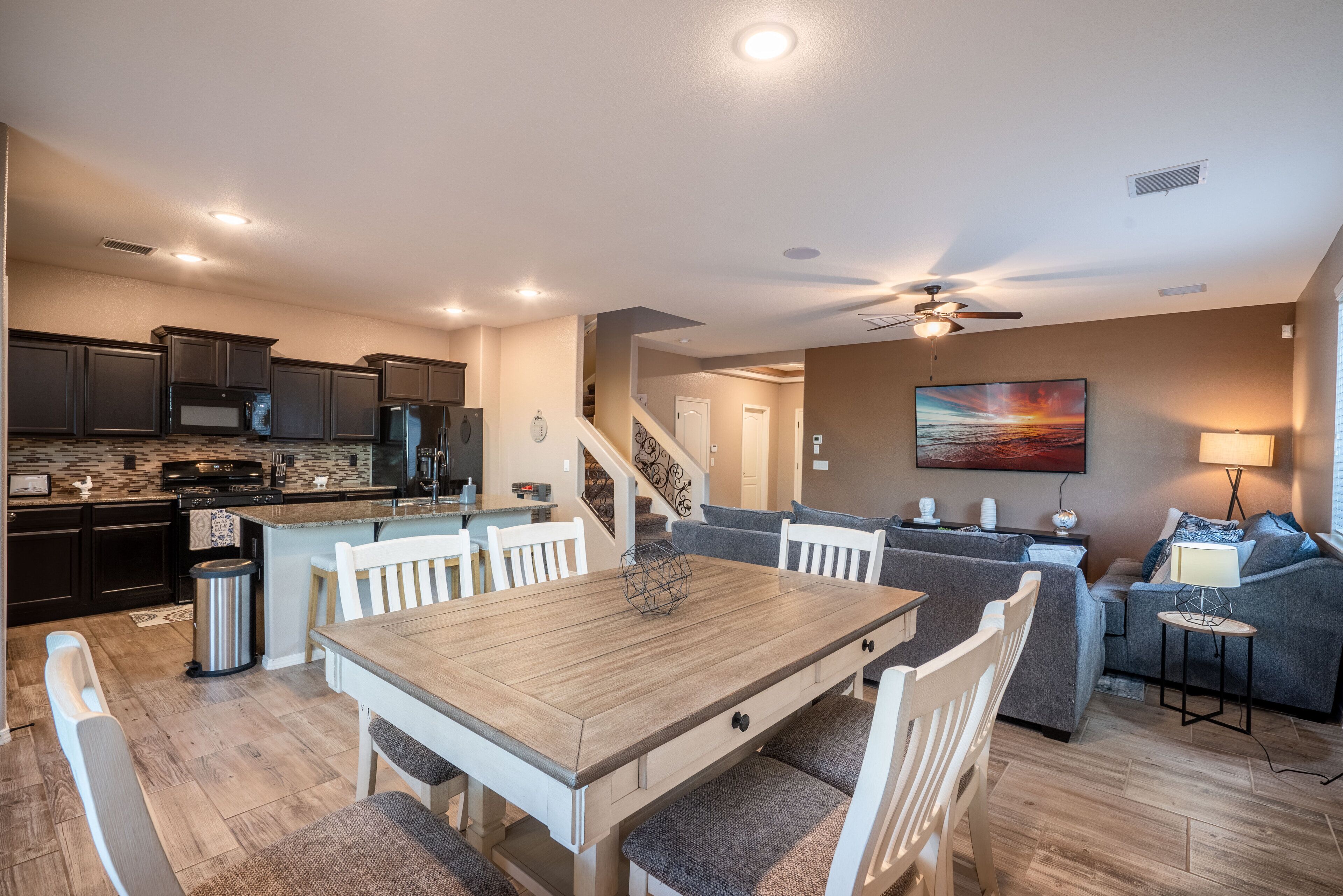Luxury 3 Bedroom House with Upgraded Showers