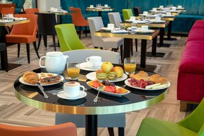 Tägliches Frühstücksbuffet gegen Gebühr
