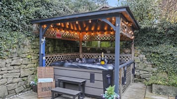 Tina de hidromasaje al aire libre