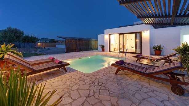 A pool area with lounge chairs and a pergola. - Villa Marcelino with Private Pool and free A/C near to Port de Pollensa (Puerto Pollensa)