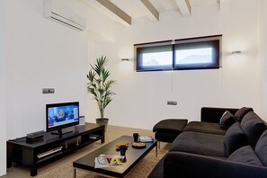 Een televisie en een dvd-speler