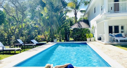 Villa Los Cocos-Tortuga Bay : French flair near the beach