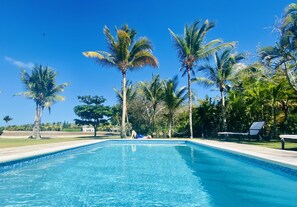Outdoor pool - Villa Los Cocos-Tortuga Bay : French flair near the beach   (Punta Cana)