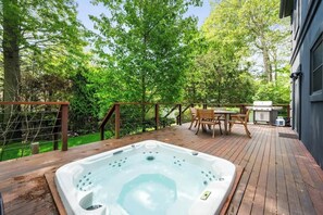 Outdoor dining - BlackBerry Private home with jacuzzi yearlong (East Hampton)