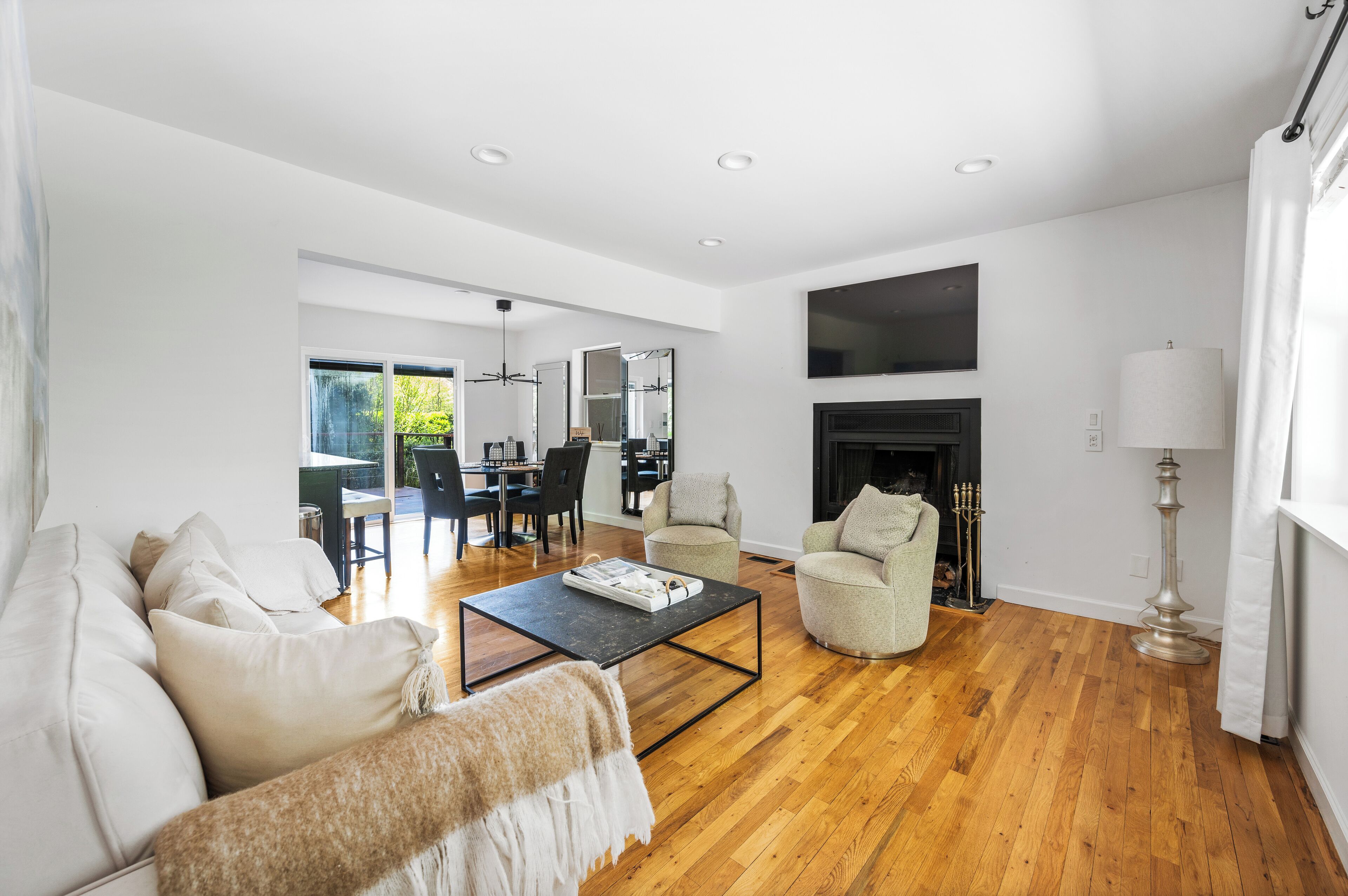 Smart TV, fireplace, offices