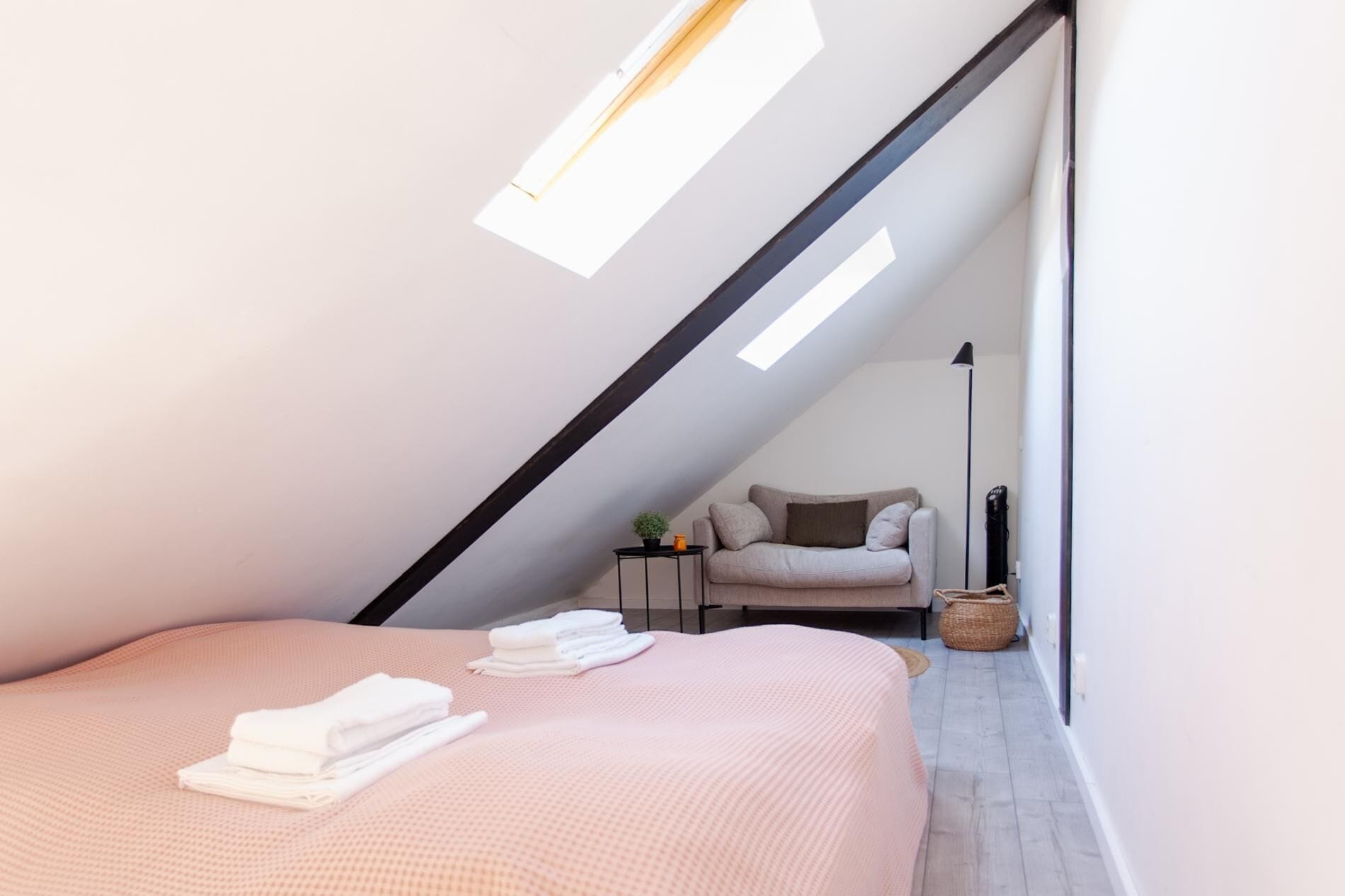 3 slaapkamers, een strijkplank/strijkijzer, gratis wifi, beddengoed