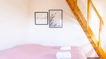 3 slaapkamers, een strijkplank/strijkijzer, gratis wifi, beddengoed