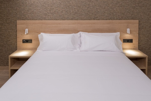 Ropa de cama de alta calidad y minibar