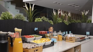Bữa sáng buffet hàng ngày với phụ phí nhỏ 
