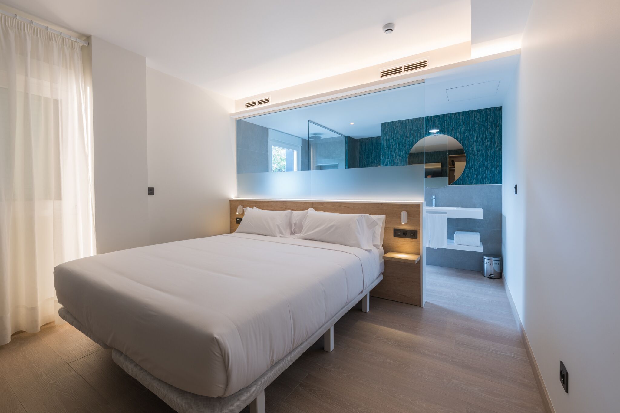 Standard-Doppelzimmer | Hochwertige Bettwaren, Minibar, Zimmersafe, Schreibtisch