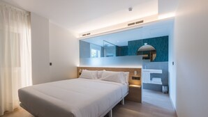 Phòng đôi Tiêu chuẩn | Bộ đồ giường cao cấp, minibar, két bảo mật tại phòng, bàn 
