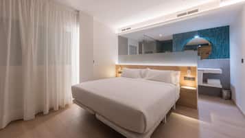 Traditional Double Room | Premium bedding, minibar, in-room safe, individually decorated