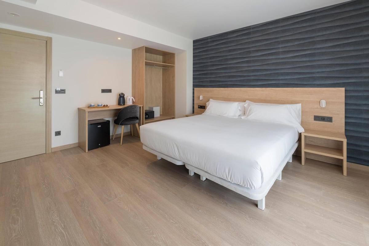 Traditional Room | Peralatan tempat tidur premium, bar mini, peti besi dalam bilik