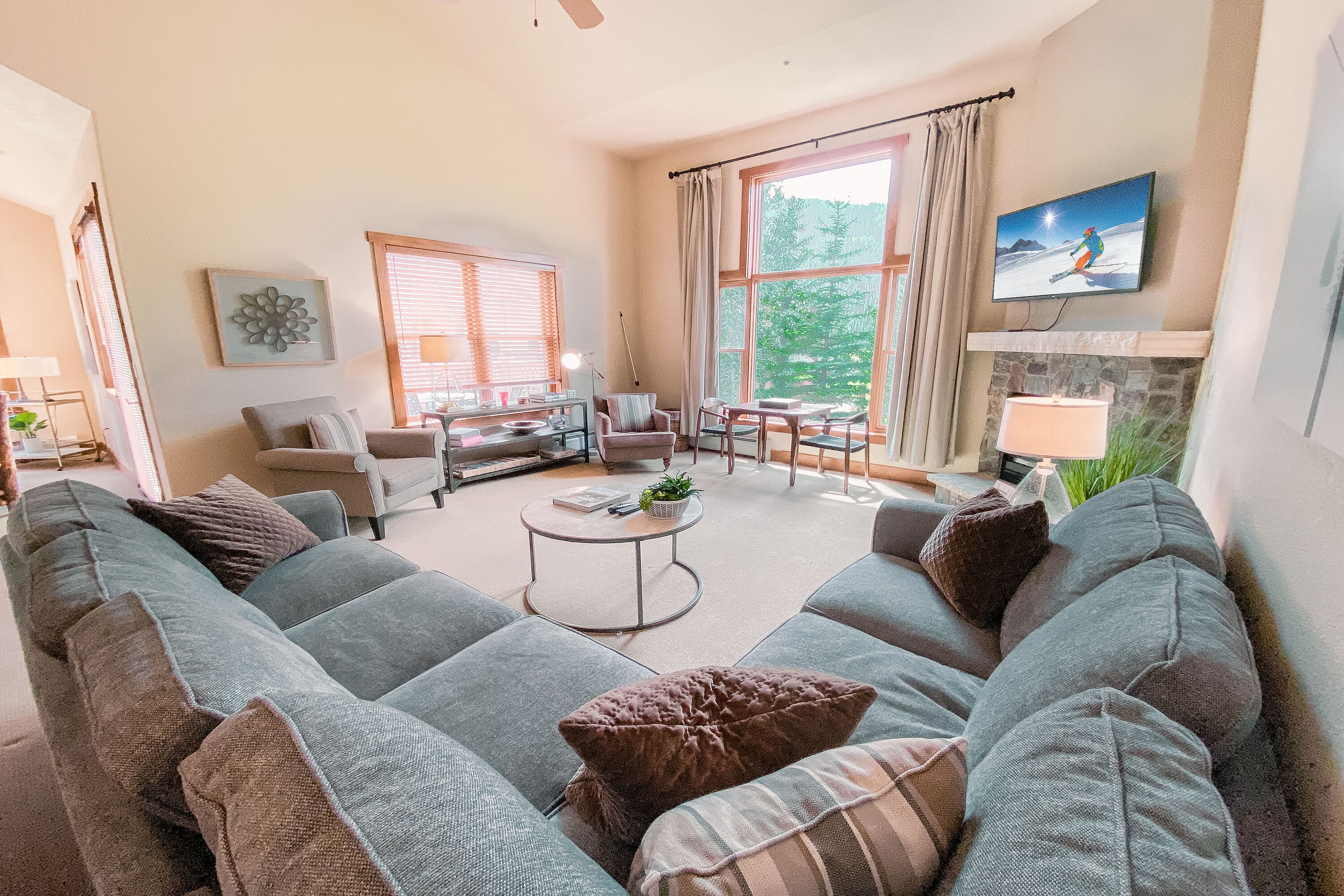 Townhome, Multiple Beds, Mountain View (Red Hawk Townhomes 2338) | Living area | 42-inch Smart TV with cable channels, TV, fireplace
