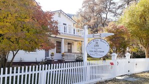 Unclassified image, 5 of 5, button - White House Inn Genoa (Genoa)