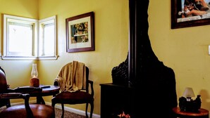 Unclassified image, 2 of 5, button - White House Inn Genoa (Genoa)