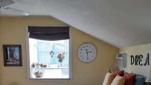 Unclassified image, 3 of 5, button - White House Inn Genoa (Genoa)