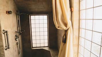 Standard House, Non Smoking (Carriage) | Bathroom | Towels