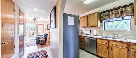 Studio (2 Bedrooms) | Property amenity