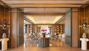 2 bars/lounges - HUALUXE Qingdao Licang by IHG (Qingdao)