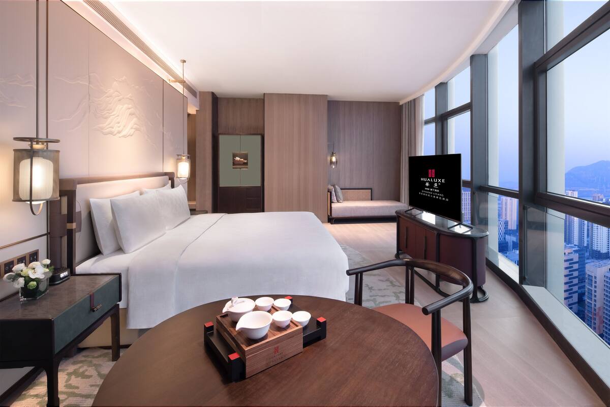 Down comforters, minibar, in-room safe, desk
