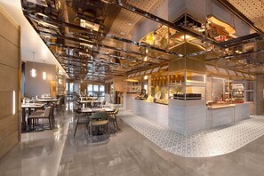 3 restaurants; breakfast, lunch, dinner, and brunch served - HUALUXE Qingdao Licang by IHG (Qingdao)