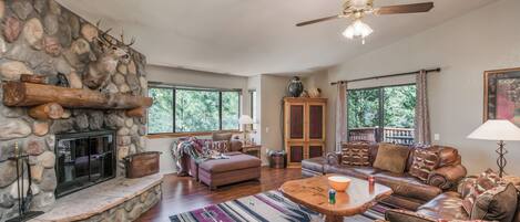 Studio (3 Bedrooms) | Front of property