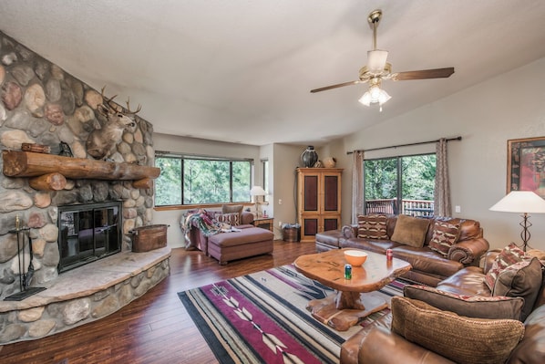 Studio (3 Bedrooms) | Front of property