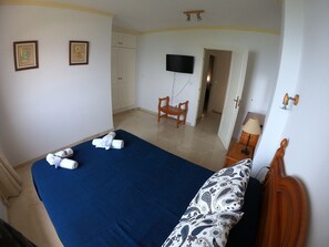 3 chambres, fer et planche à repasser, Wi-Fi gratuit, draps fournis