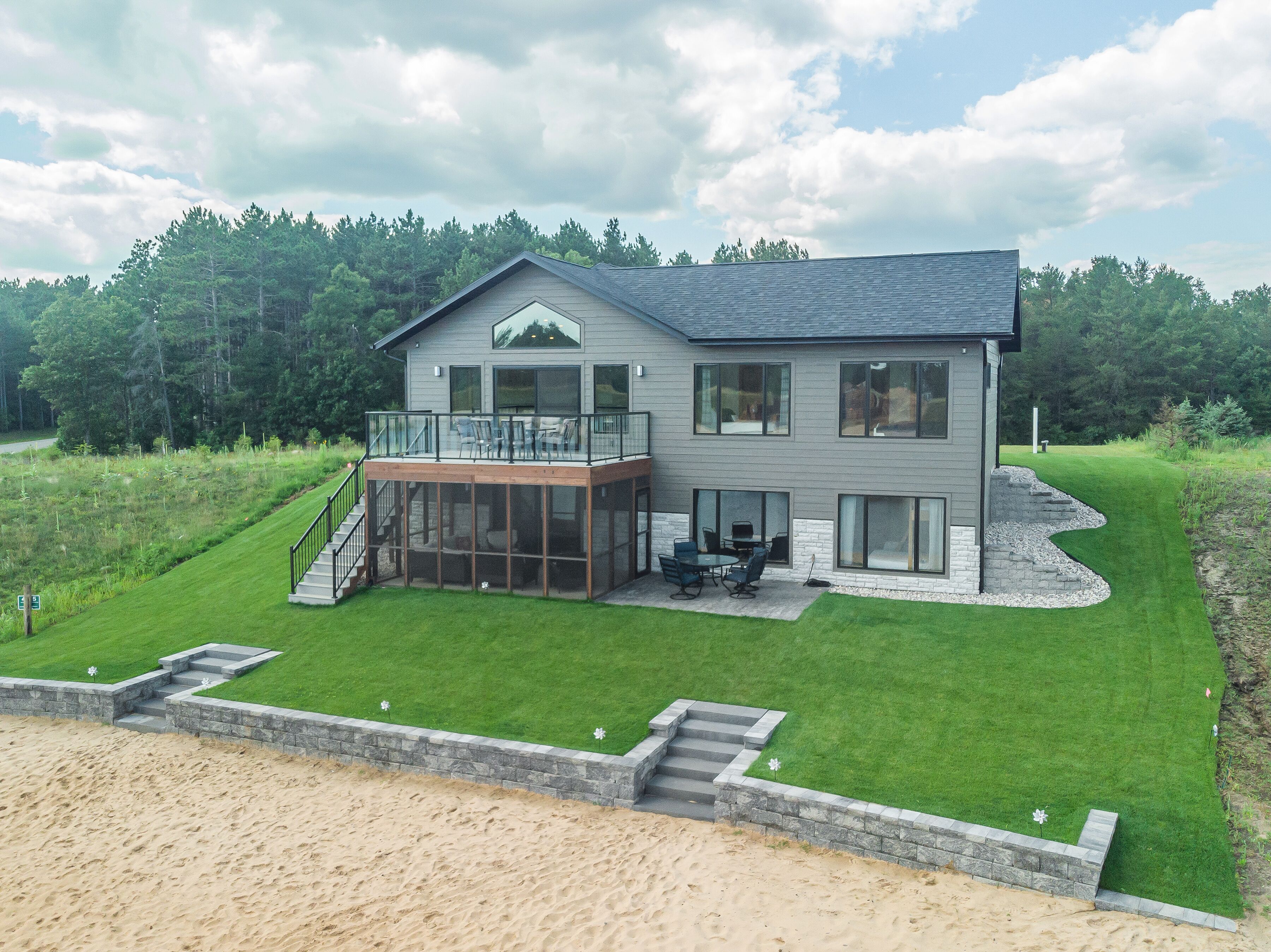Walk out to your own sandy beach and small lake!  Minutes from Castle Rock Lake!