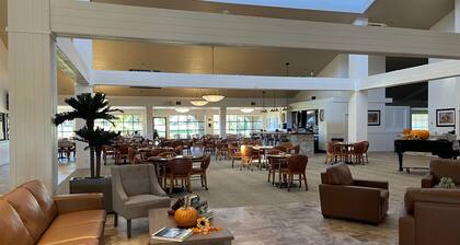 Palm Desert airy two bedroom-steps from the pool!-golf, tennis, pickle ball!!!