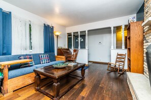 Smart TV, fireplace, DVD player, books