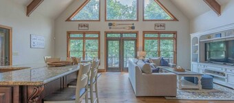 Sunrise Retreat - Luxury Lakefront Retreat - Hot Tub, Outdoor Fireplace