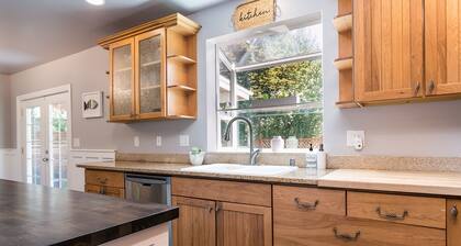 Luxury, large family oceanside community home on Birch Bay with beach access