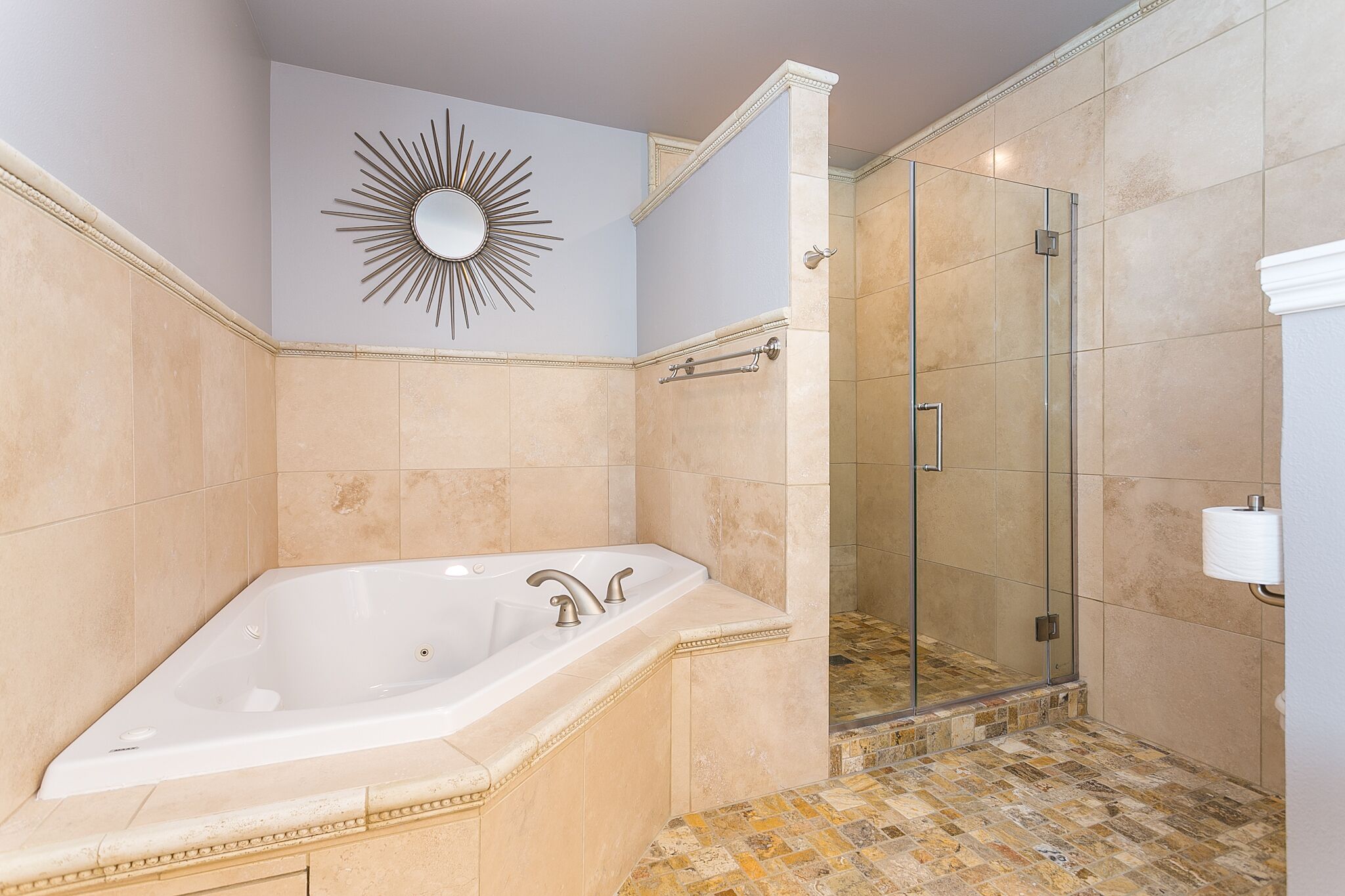 Combined shower/tub, jetted tub, hair dryer, towels
