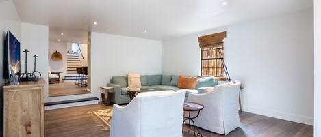 House, Multiple Beds, Patio, Mountain View | Living area