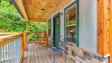 Studio (1 Bedroom) | Property amenity