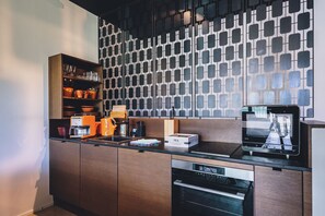 Kühlschrank, Mikrowelle, Ofen, Geschirrspüler