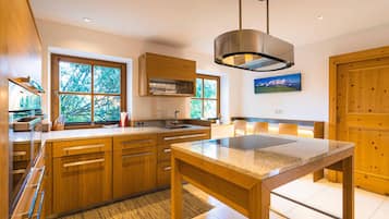 Kühlschrank, Mikrowelle, Ofen, Geschirrspüler