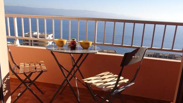 Outdoor dining - Studio Residence des iles with sea view (ajaccio)
