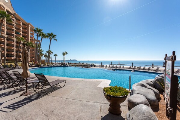 Outdoor pool, a heated pool - Sonoran Sea RESORT Oceanfront PENTHOUSE (Puerto Peñasco)