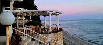 AlThea Seaview Villa