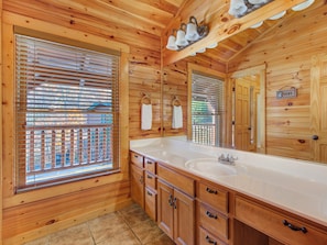 Studio (Multiple Bedrooms) | Property amenity