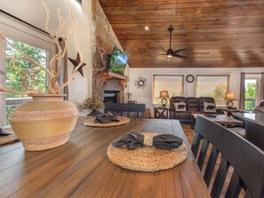 Studio (2 Bedrooms) | Property amenity