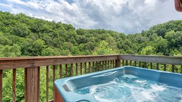 Tina de hidromasaje al aire libre