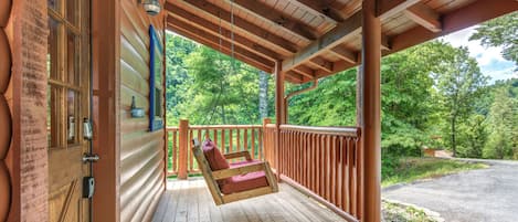Ferienhütte, 1 King-Bett und Schlafsofa, Whirlpool | Balkon