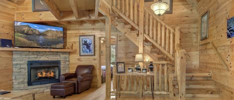 Cabin, Multiple Beds, Mountain View | Living room | 40-inch TV with cable channels, fireplace