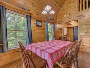 Dining - Macys Hideaway (Sevierville)